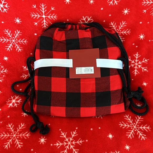 Pajama Set Plush Sweatshirt, flannel shorts and matching bag - Picture 2 of 3